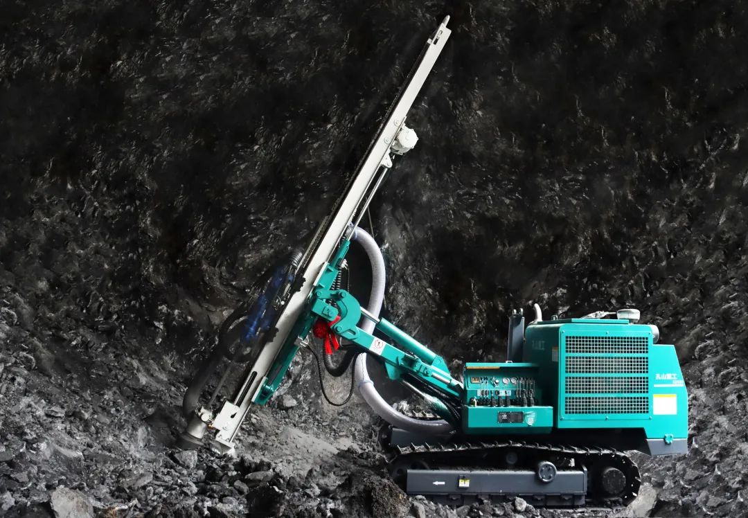 孔山KS680潛孔頂錘鉆機